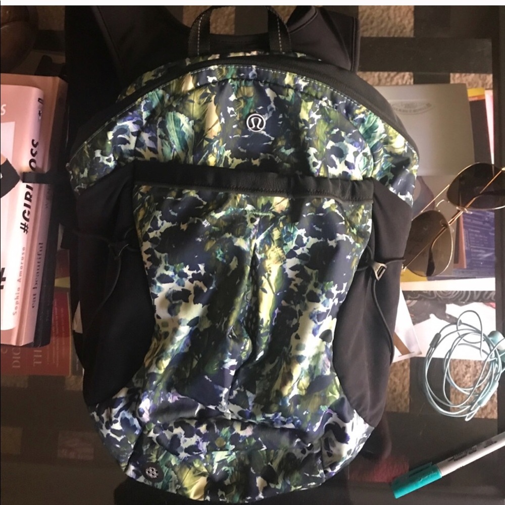 Like new condition. Lululemon Run All Day pack